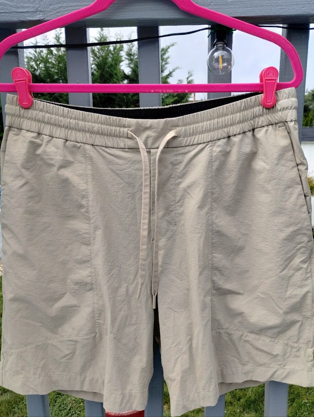 lululemon athletica Men's Light Khaki Athletic Drawstring Shorts Large